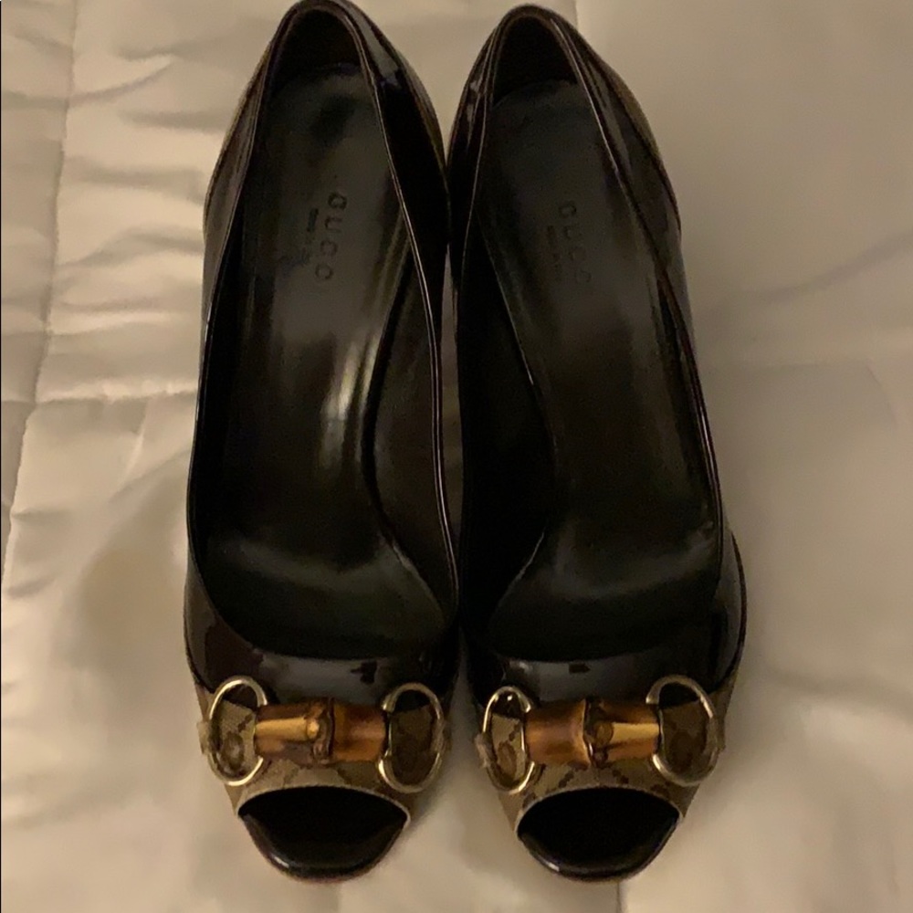 Gucci Signature Patent Leather Pumps